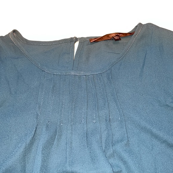 Fun2Fun Turquoise Pleated Front Capped Sleeves & Button Hole Back Blouse - Picture 5 of 5